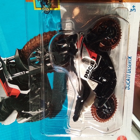 Hot Wheels DesertX - Picture 3 of 4